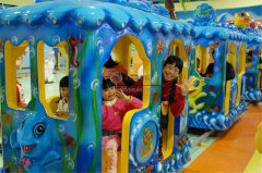 來(lái)自深海的陸地之約，兒童游樂(lè)設(shè)施之海洋軌道小火車(chē)