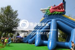 在兒童水上樂(lè)園設(shè)備中有一條守護(hù)您的神龍！