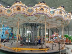龍之盈游樂設備24座豪華轉馬安裝調試看的到！