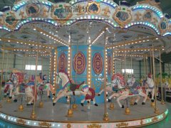 豪華轉馬和簡易轉馬游樂設備的區別是什么？